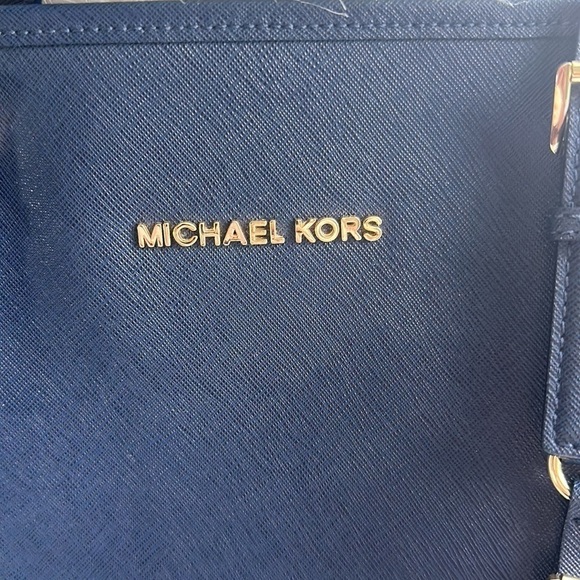 Michael Kors Jet Set Navy Tote - Picture 3 of 10